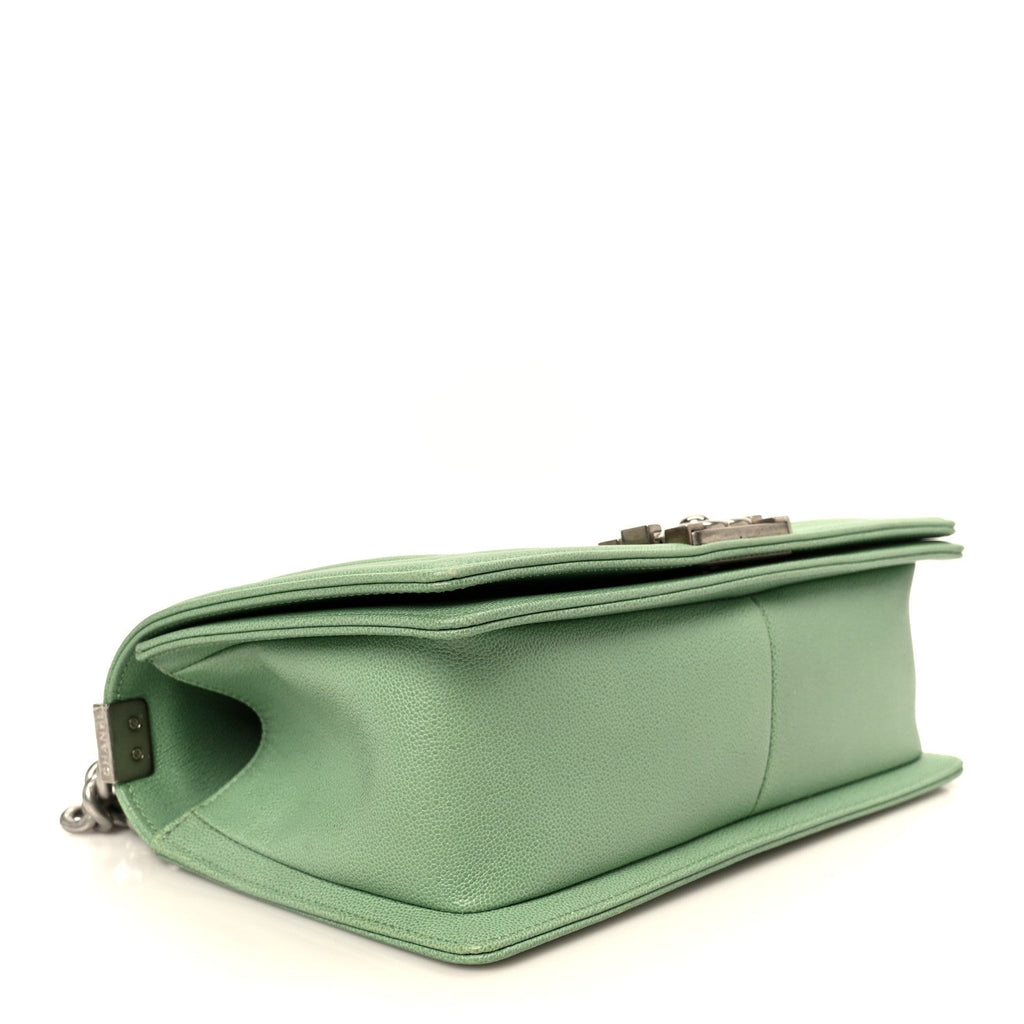 Caviar Quilted Medium Boy Flap Green