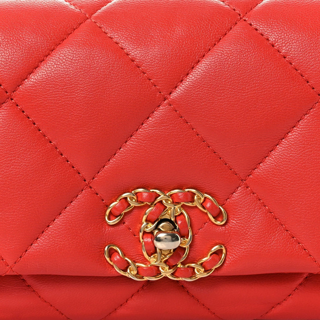 Lambskin Quilted Chanel 19 Waist Bag Red