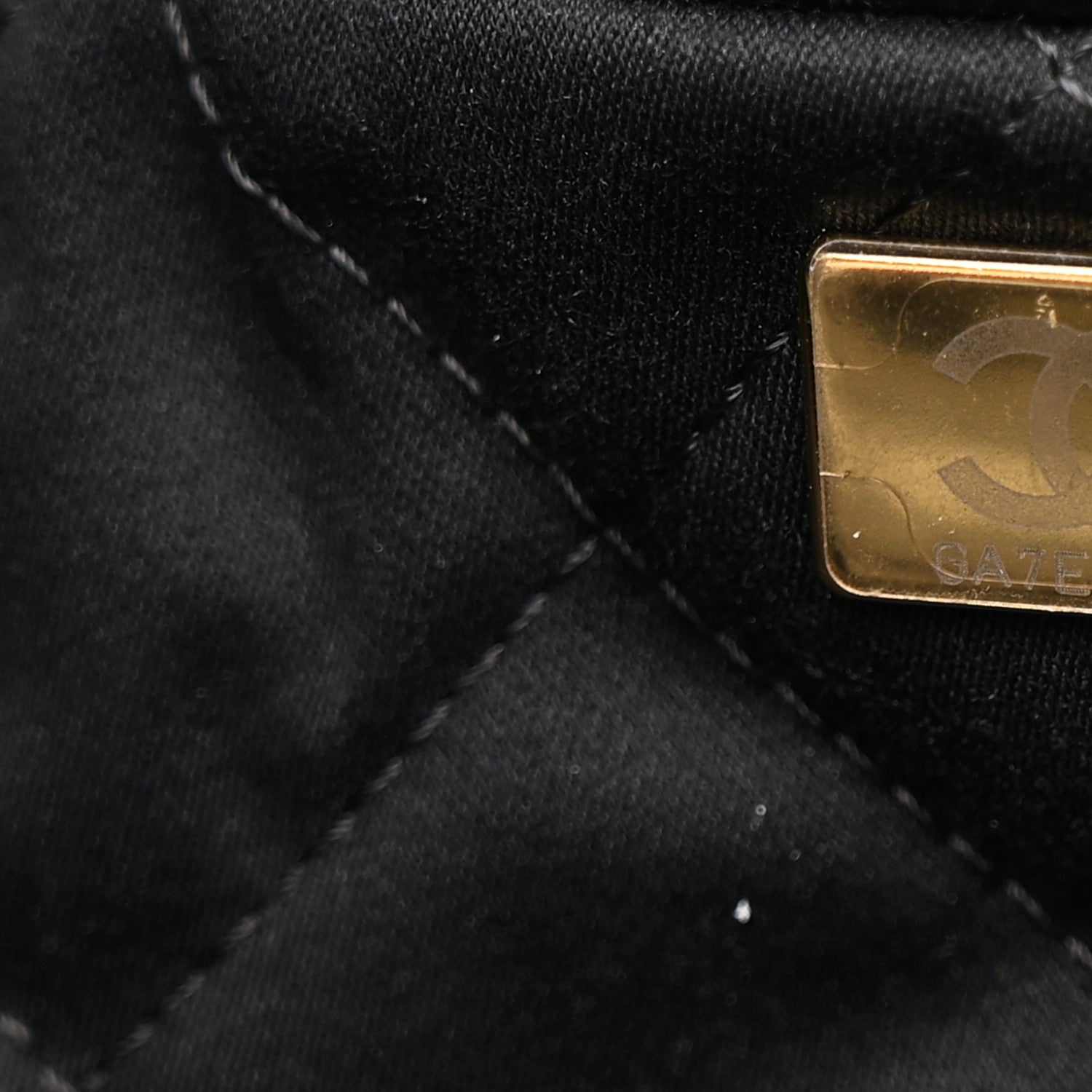 Shiny Calfskin Quilted Chanel 22 Black