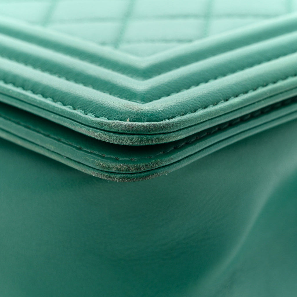 Lambskin Quilted Medium Boy Flap Green