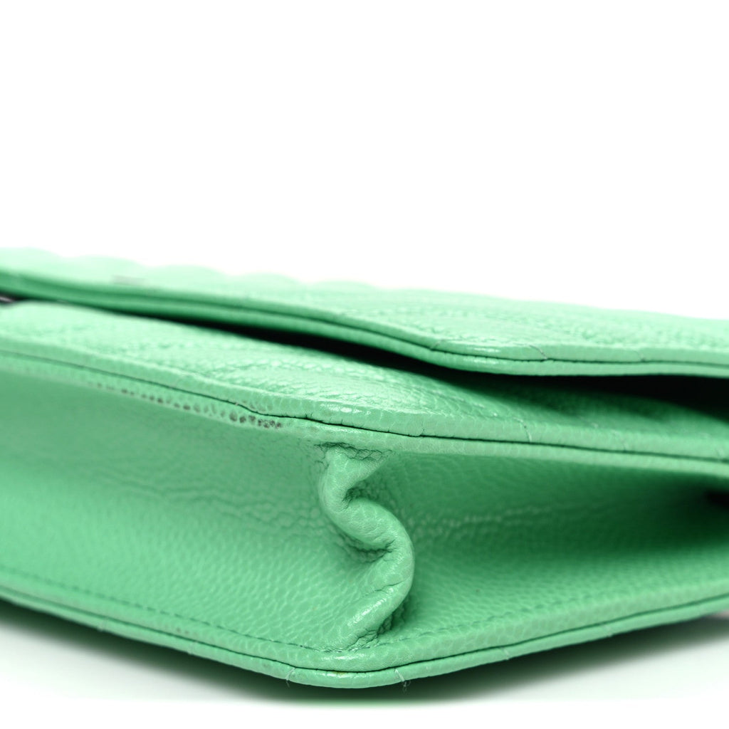 Caviar Chevron Quilted Wallet On Chain WOC Green
