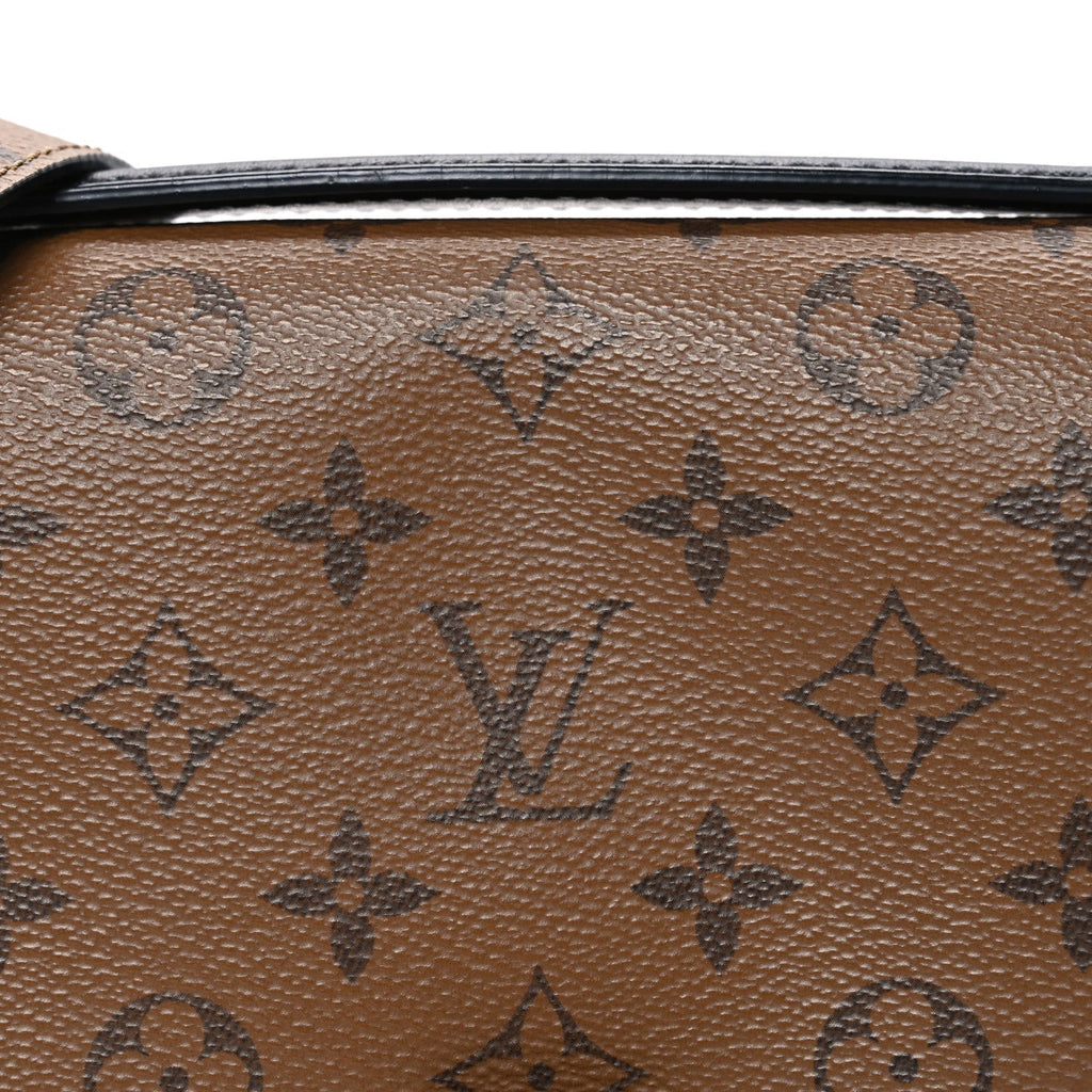 Reverse Monogram Pochette Metis