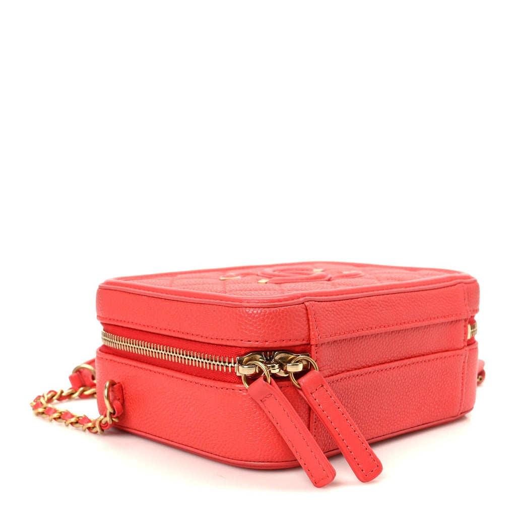 Caviar Quilted Small CC Filigree Vanity Case Red