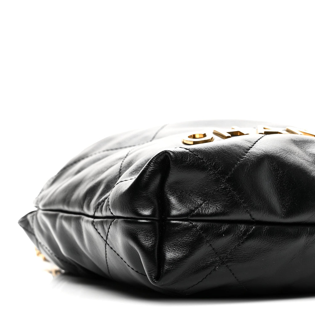 Shiny Calfskin Quilted Pearl CC Chain Mini Chanel 22 Black