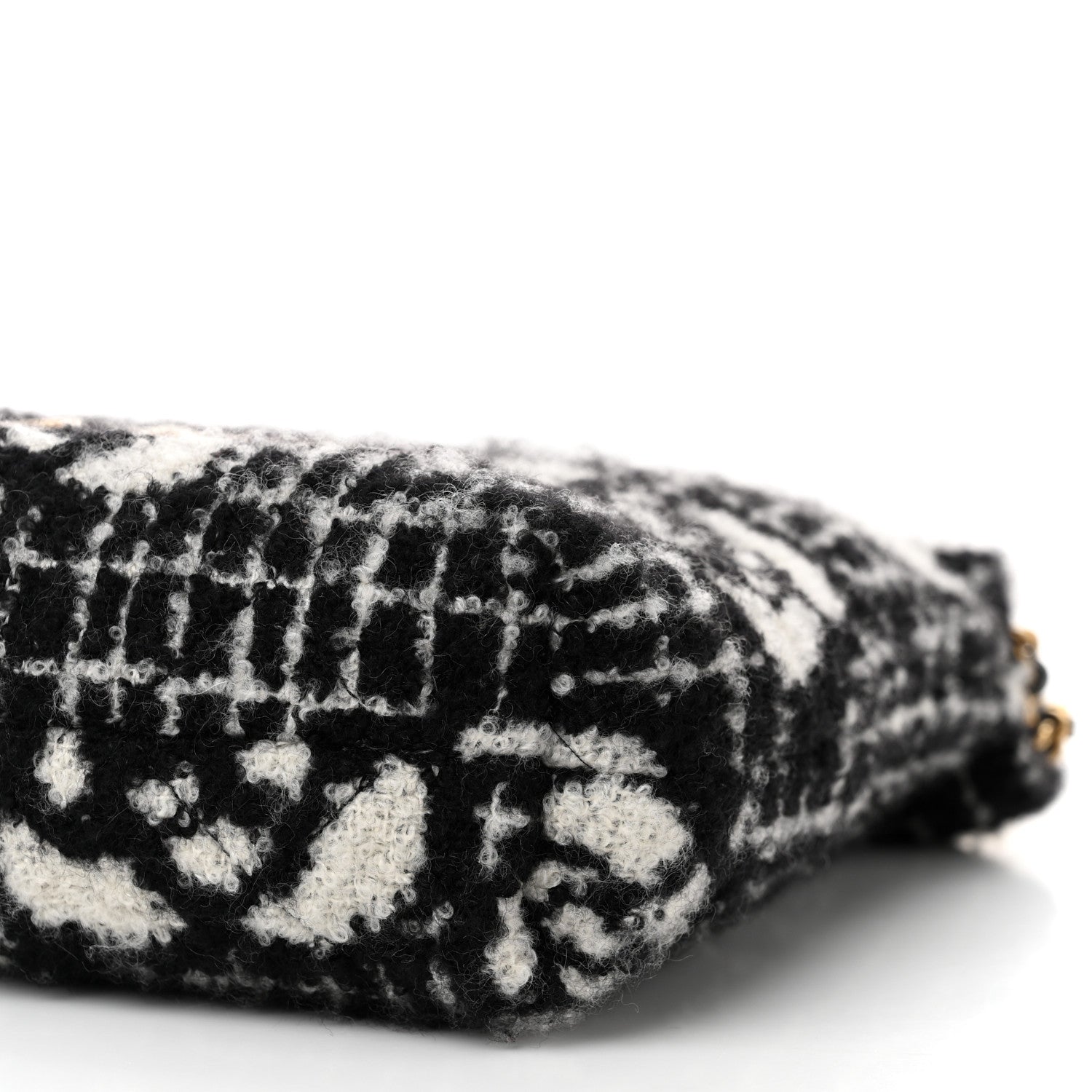 Cashmere Mini Chanel 22 Black White