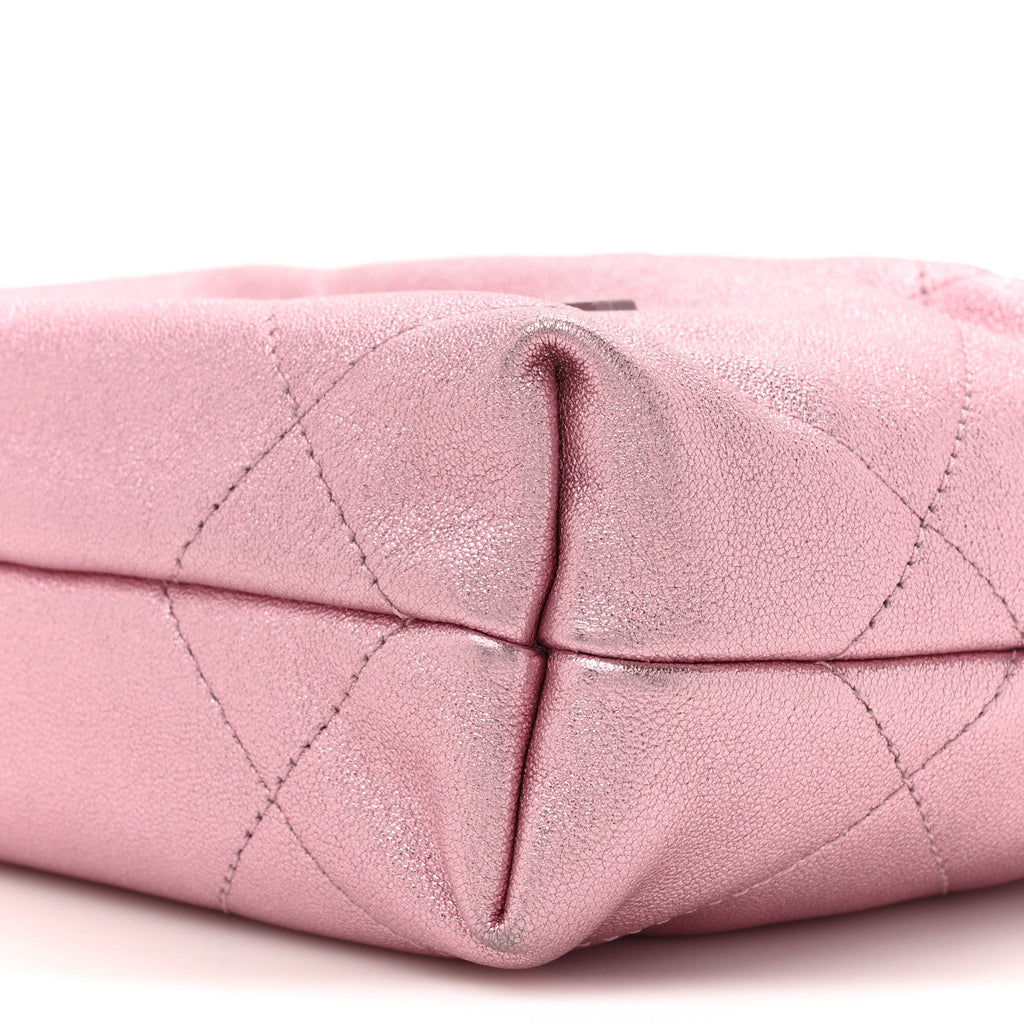 Metallic Lambskin Lacquered Monochrome Quilted Mini Chanel 22 Pink