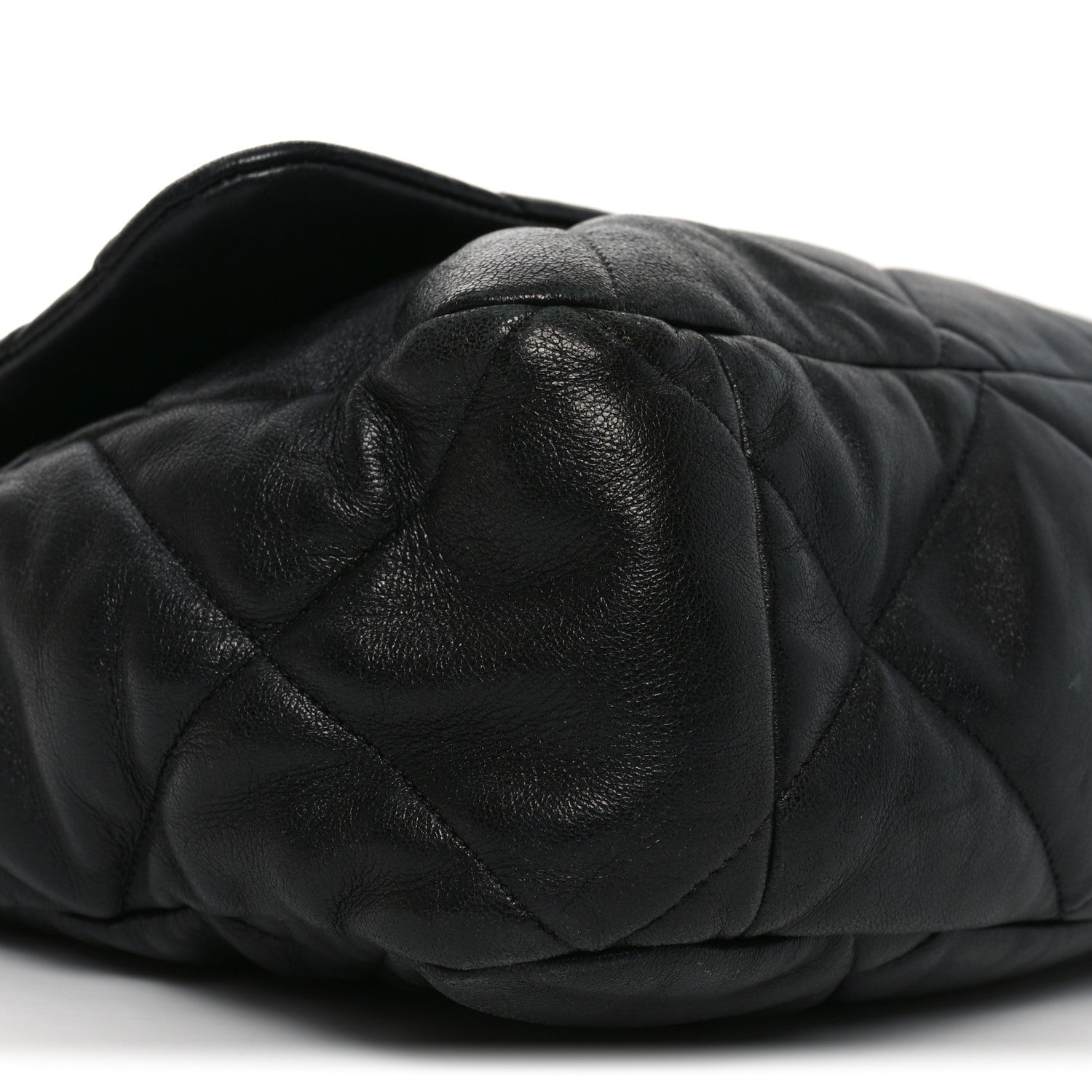 Lambskin Quilted Maxi Chanel 19 Flap Black