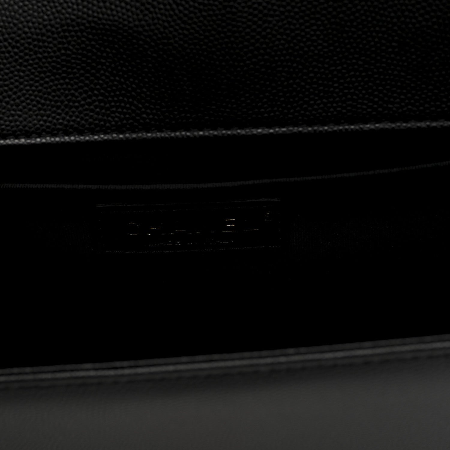 Caviar Quilted Medium Boy Flap Black
