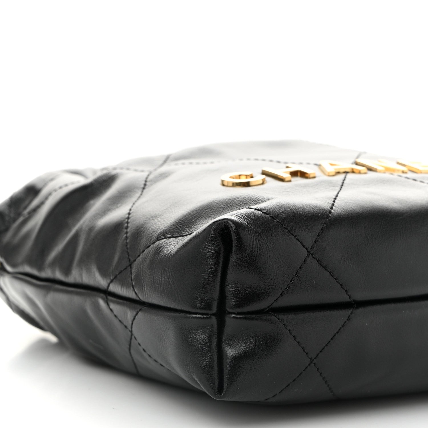 Shiny Calfskin Quilted Pearl CC Chain Mini Chanel 22 Black