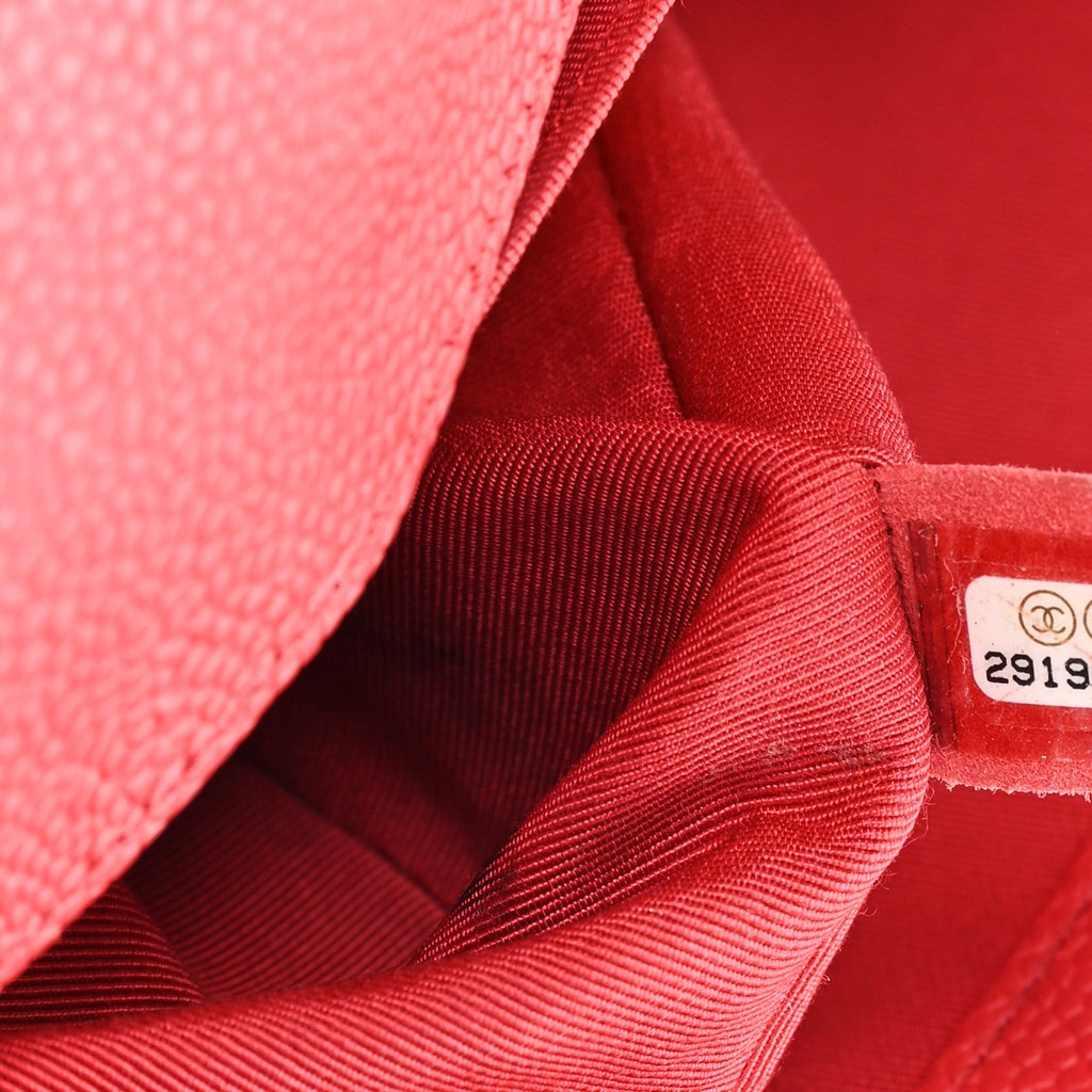 Caviar Quilted Medium Boy Flap Red