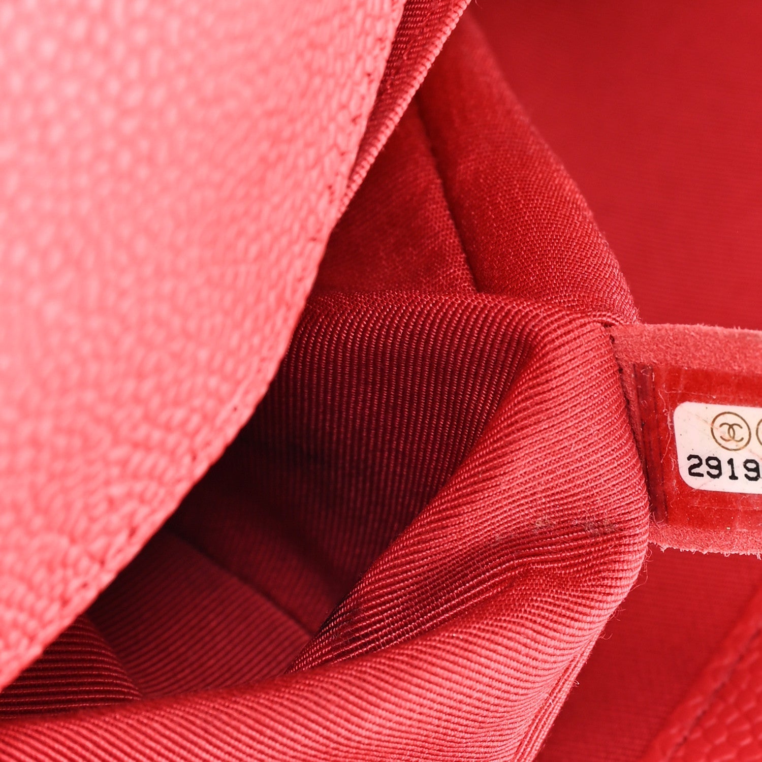 Caviar Quilted Medium Boy Flap Red