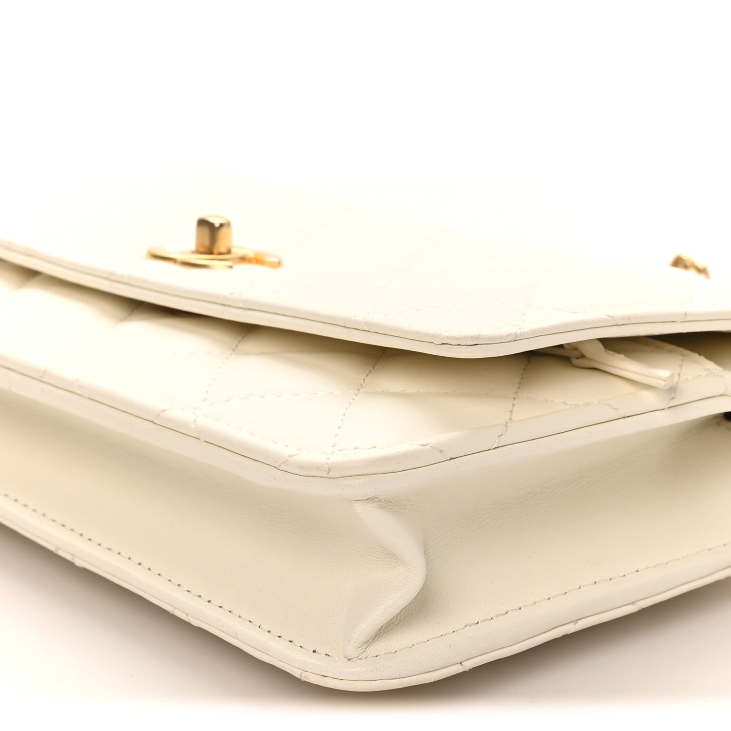 Lambskin Quilted CC Pearl Crush Wallet on Chain WOC White