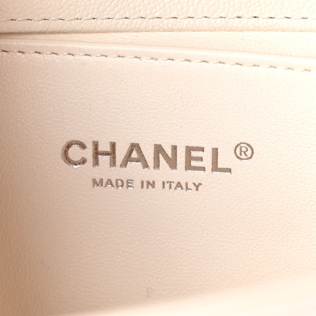 Caviar Quilted Medium Boy Flap White