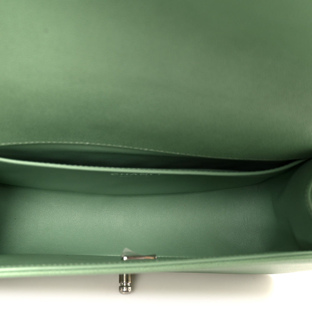 Caviar Quilted Medium Boy Flap Green