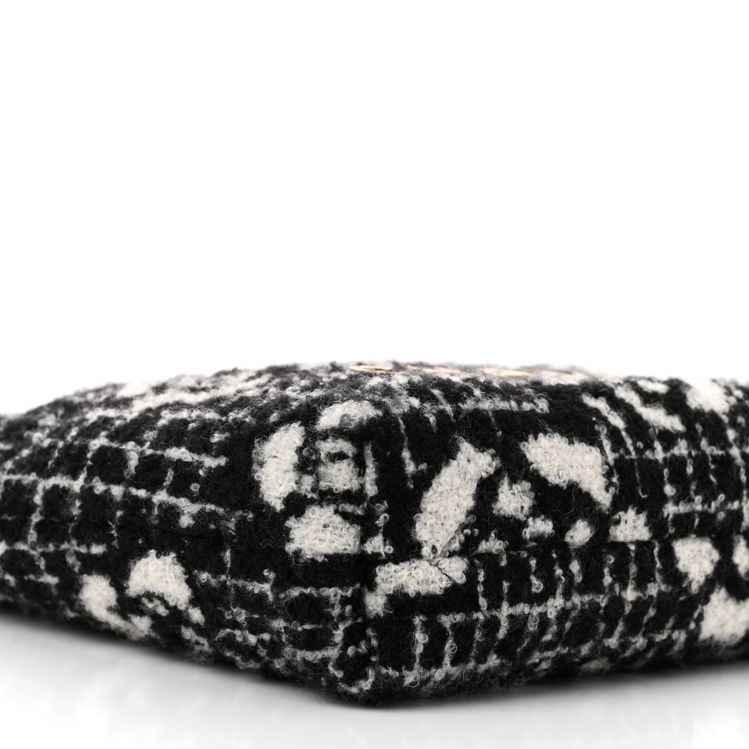 Cashmere Mini Chanel 22 Black White