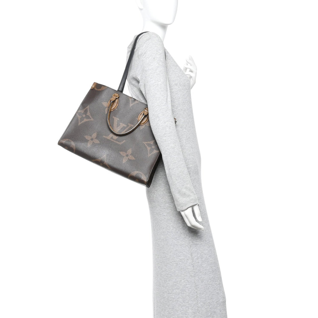 Reverse Monogram Giant Onthego MM