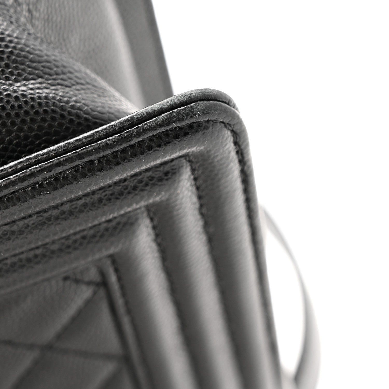 Caviar Quilted Medium Boy Flap Black