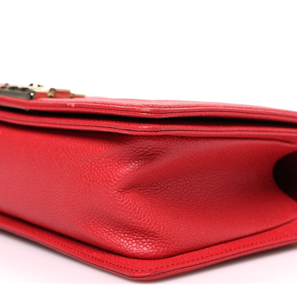 Caviar Quilted Medium Boy Flap Red