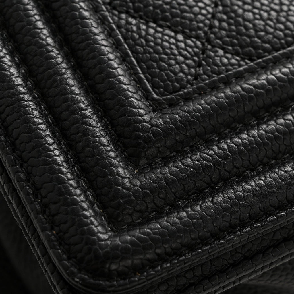 Caviar Quilted Medium Boy Flap Black