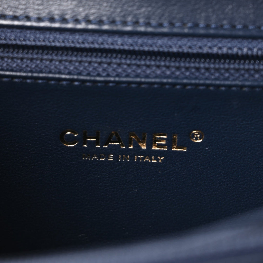 Caviar Quilted Medium CC Filigree Vanity Case Navy