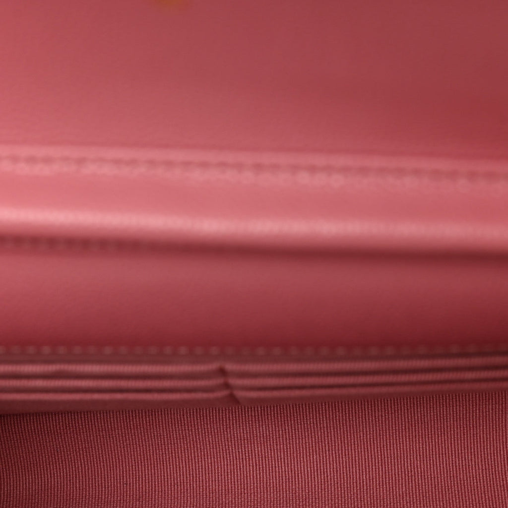 Caviar Quilted Wallet on Chain WOC Pink