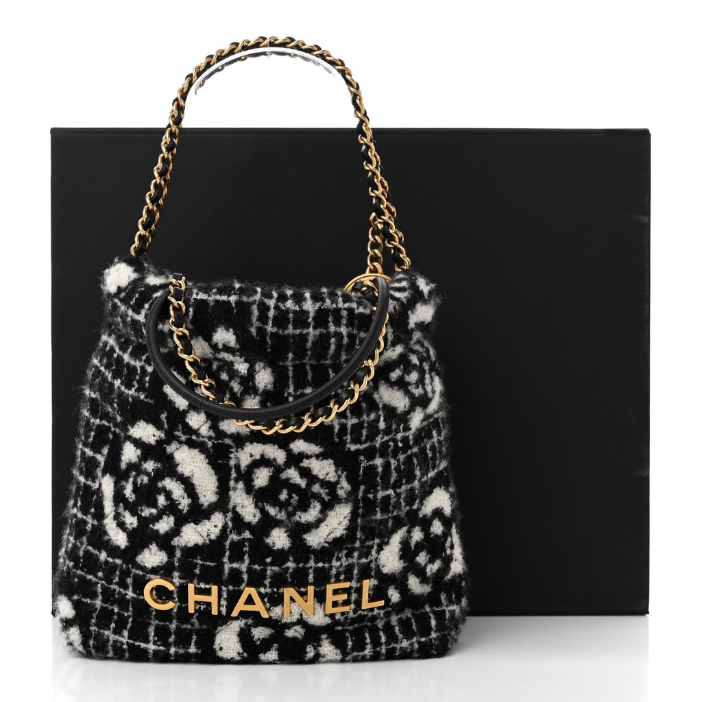 Cashmere Mini Chanel 22 Black White