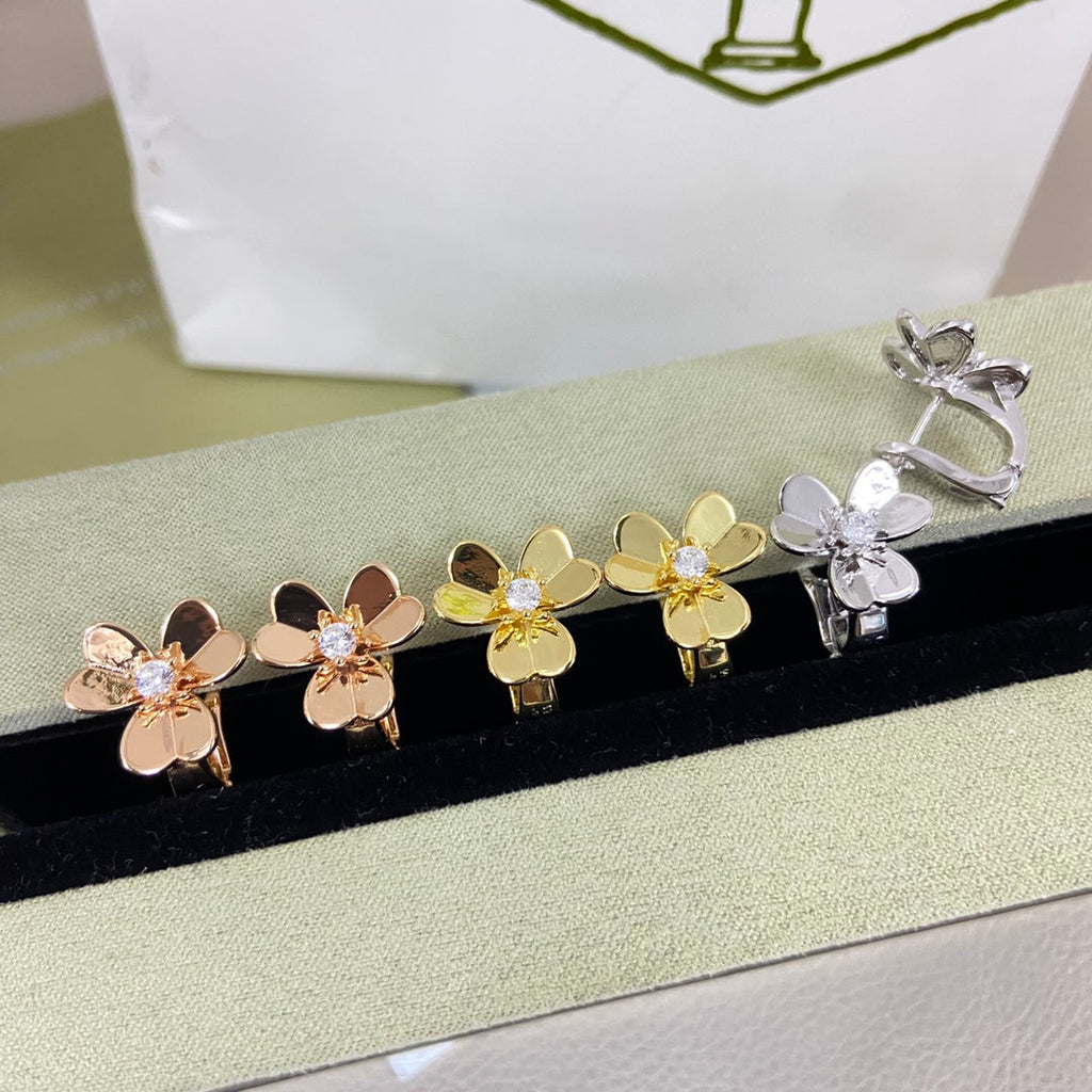VCA Three Leave Flower Earstud